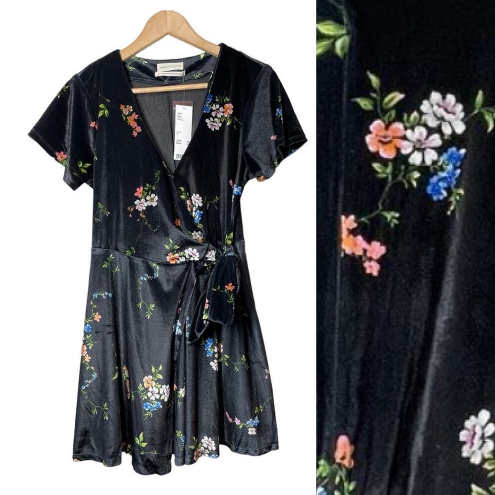 UO Urban Outfitters Floral Wrap dress Mini Velvet Velour NWT Sz Small